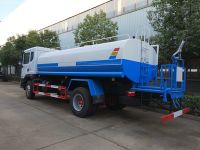 灑水車 城市清潔的默默守護(hù)者